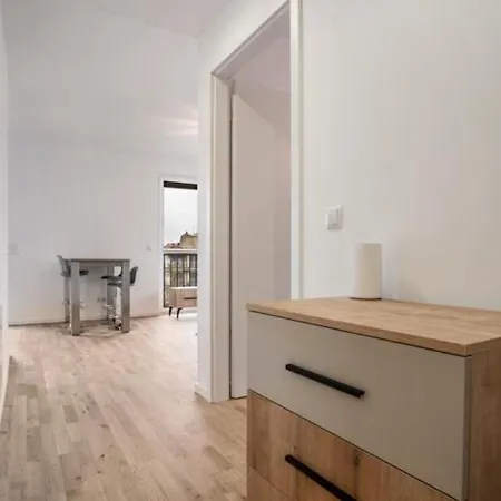 Apartment Modernes Und Wunderschoenes Loft Mit Terrasse Und Stadtblick In *